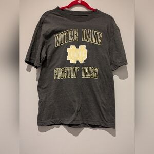 Notre Dame Fightin' Irish TShirt Size M EUC